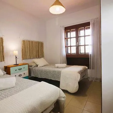 Δωμάτια σε οικογενειακή κατοικία Cotton House *