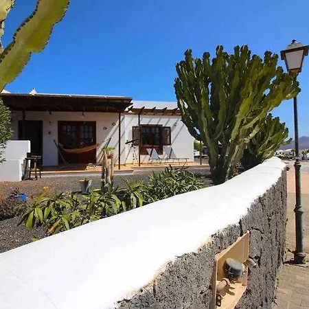 Cotton House Homestay *