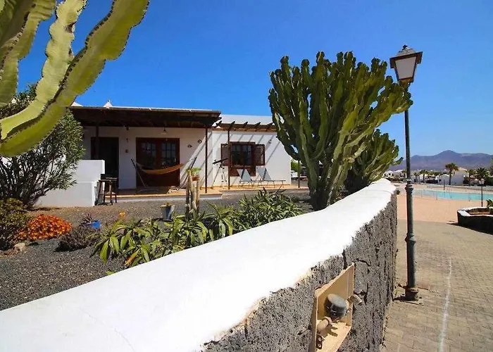 Cotton House Homestay *