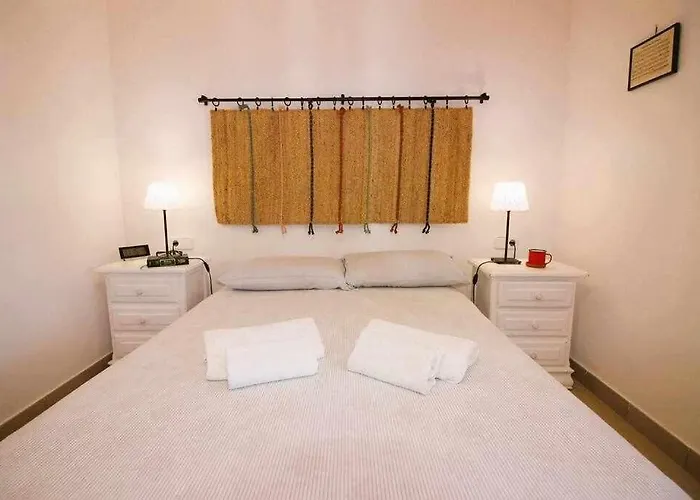 Cotton House Homestay *