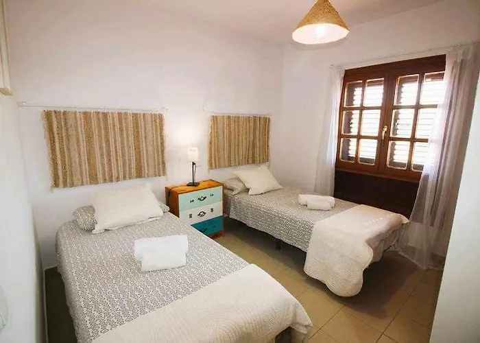 Cotton House Homestay *